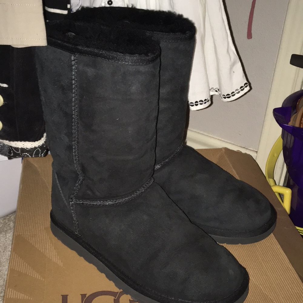 Black ugg boots